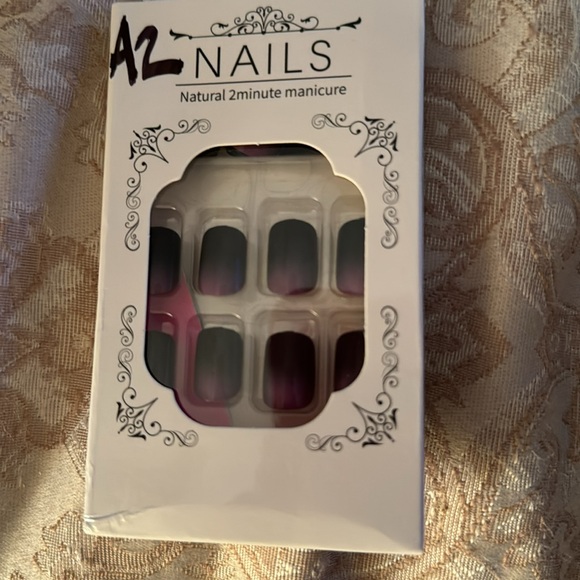 Press on nails - Picture 3 of 17